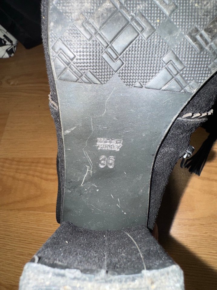 Siyah Süet Püsküllü Blok Topuklu Kadın Bot - Görsel 3