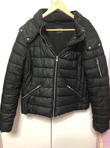 Zara Mont