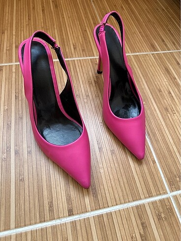 Pembe stiletto