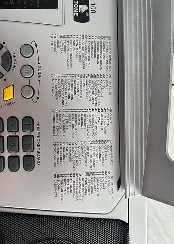 Beyaz ve Gri Elektronik Klavye - Görsel 7