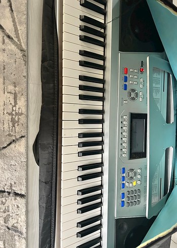 Beyaz ve Gri Elektronik Klavye - Görsel 4