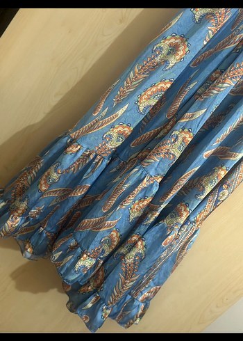 Mavi Bağcıklı çiçekli Uzun saten  Elbise - Görsel 3