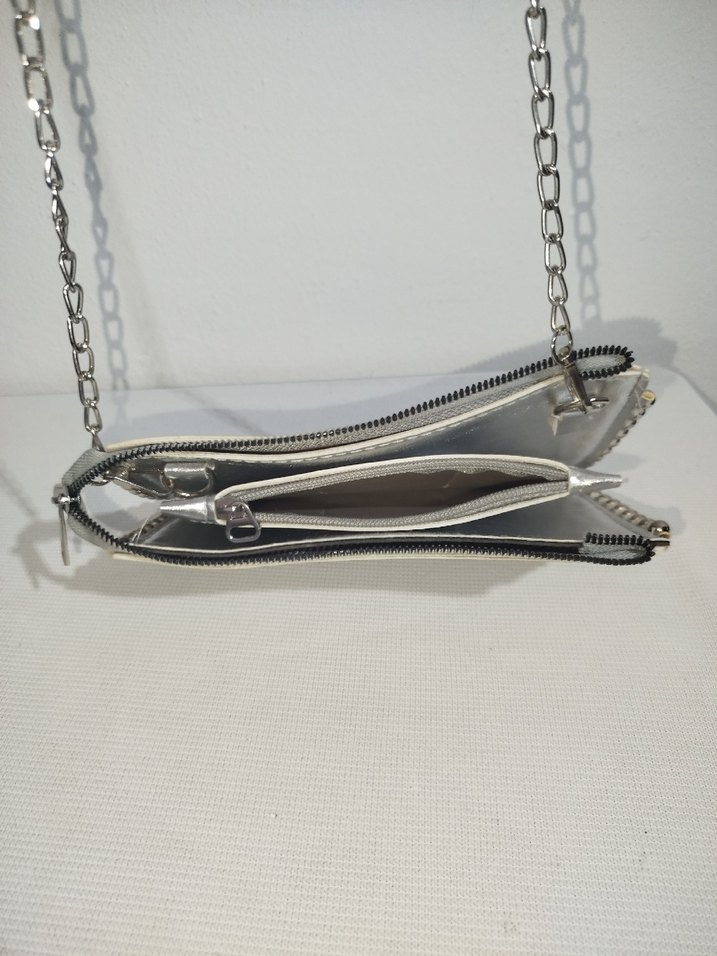 Gri Yılan Desenli Zincir Detaylı Deri Çanta - Görsel 5