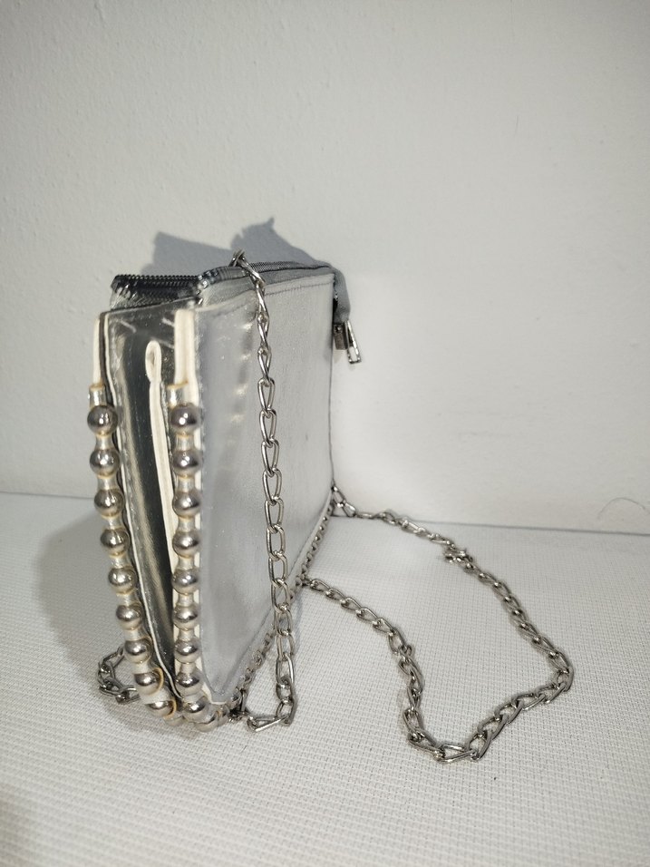 Gri Yılan Desenli Zincir Detaylı Deri Çanta - Görsel 3