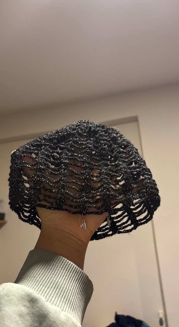 Boncuk Detaylı Parlak el örgüsü şapka - Görsel 3