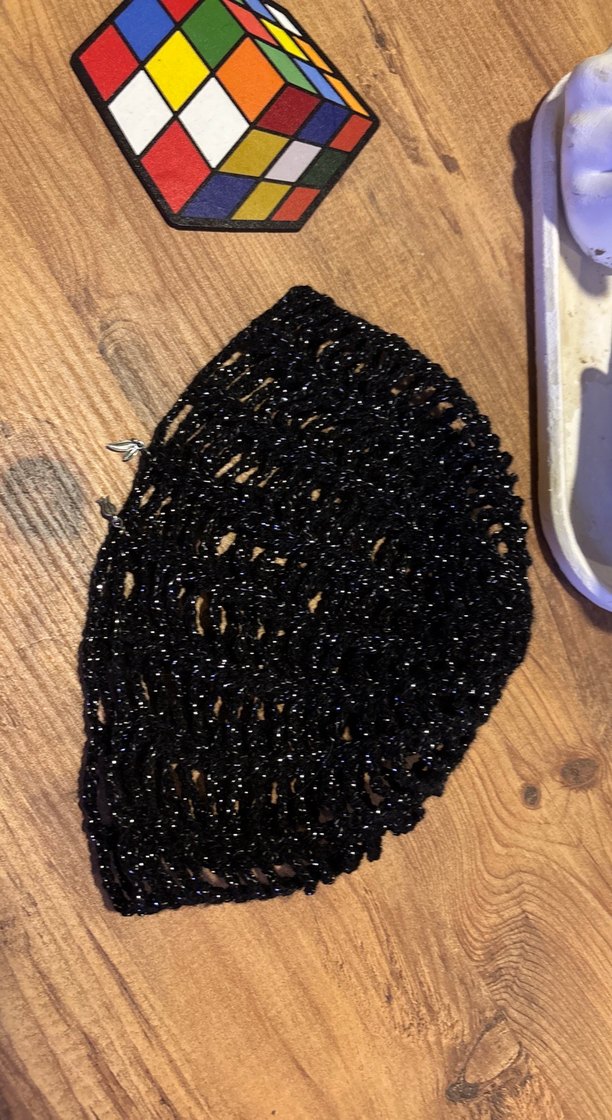 Boncuk Detaylı Parlak el örgüsü şapka - Görsel 2