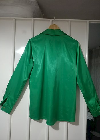  Şık ve Dökümlü Saten Yeşil Gömlek  - Görsel 4
