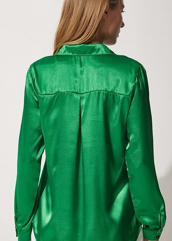  Şık ve Dökümlü Saten Yeşil Gömlek  - Görsel 2