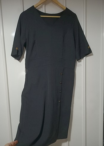 Malina Exclusive siyah düğme detaylı şık elbise - Görsel 5