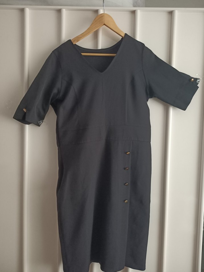 Malina Exclusive siyah düğme detaylı şık elbise - Görsel 3