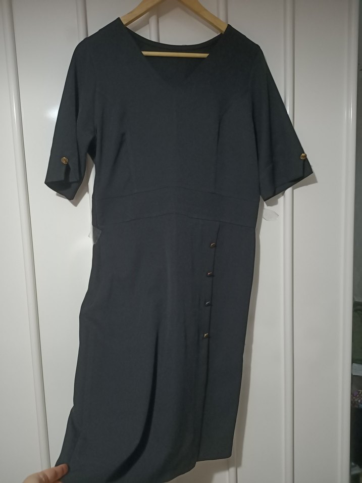 Malina Exclusive siyah düğme detaylı şık elbise - Görsel 5