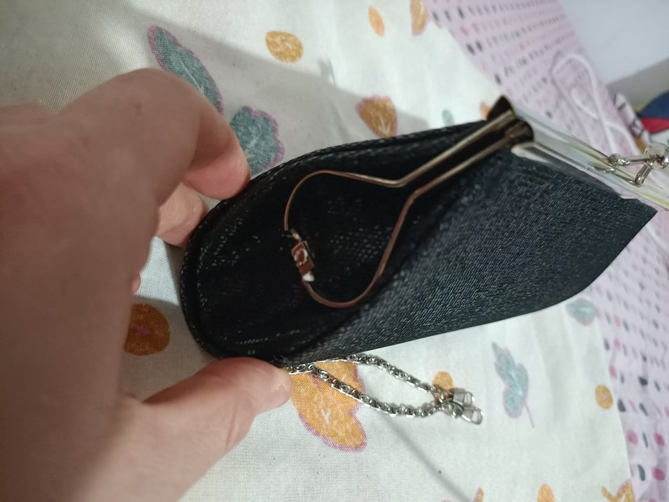 Zincir Detaylı Siyah Parlak Kadın Clutch Çanta - Görsel 4