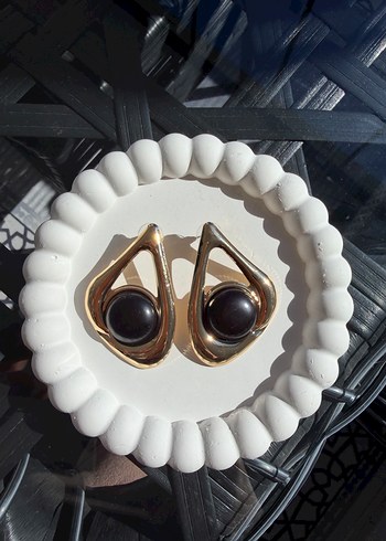 Kısa Siyah Tokalı Kadın Küpeler - Görsel 3