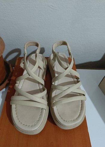 Bej Kadın Dolgu Topuklu Sandalet 37 numara - Görsel 2