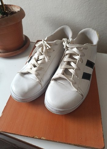 Beyaz Siyah Çizgili Kadın Spor Ayakkabı 37 NUMARA - Görsel 2