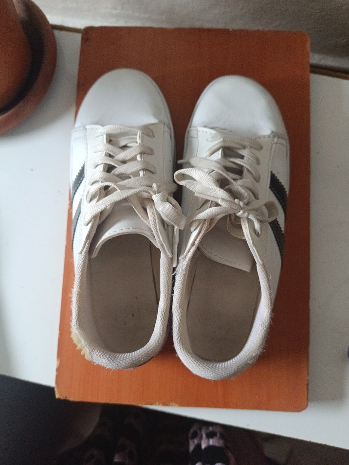 Beyaz Siyah Çizgili Kadın Spor Ayakkabı 37 NUMARA - Görsel 4