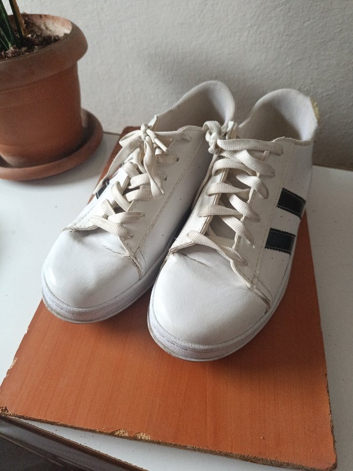 Beyaz Siyah Çizgili Kadın Spor Ayakkabı 37 NUMARA - Görsel 2