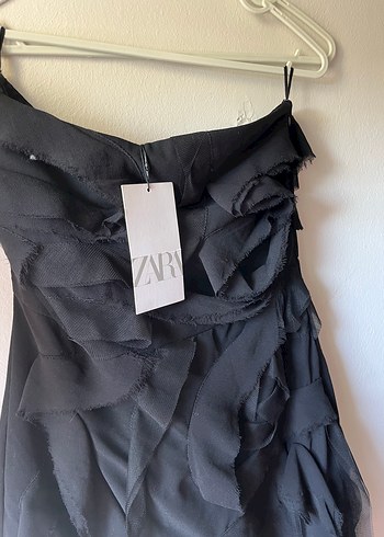 Zara Siyah Straplez Fırfırlı Gotik Mini Elbise