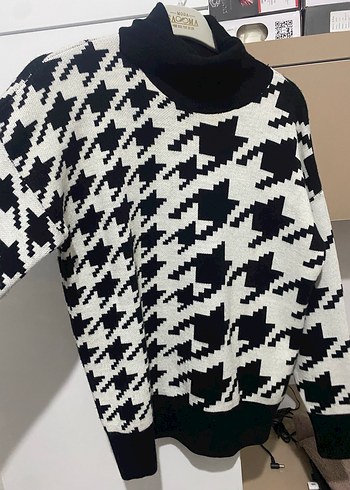 Siyah-Beyaz Örgü Boğazlı Kazak - Görsel 2