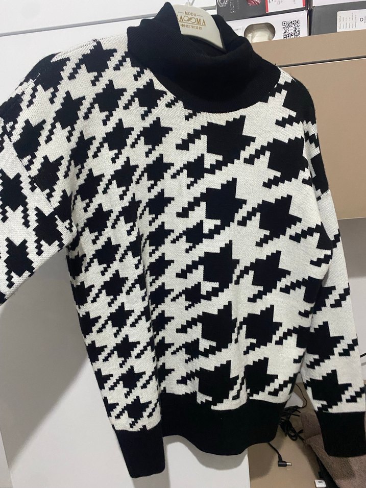 Siyah-Beyaz Örgü Boğazlı Kazak - Görsel 2