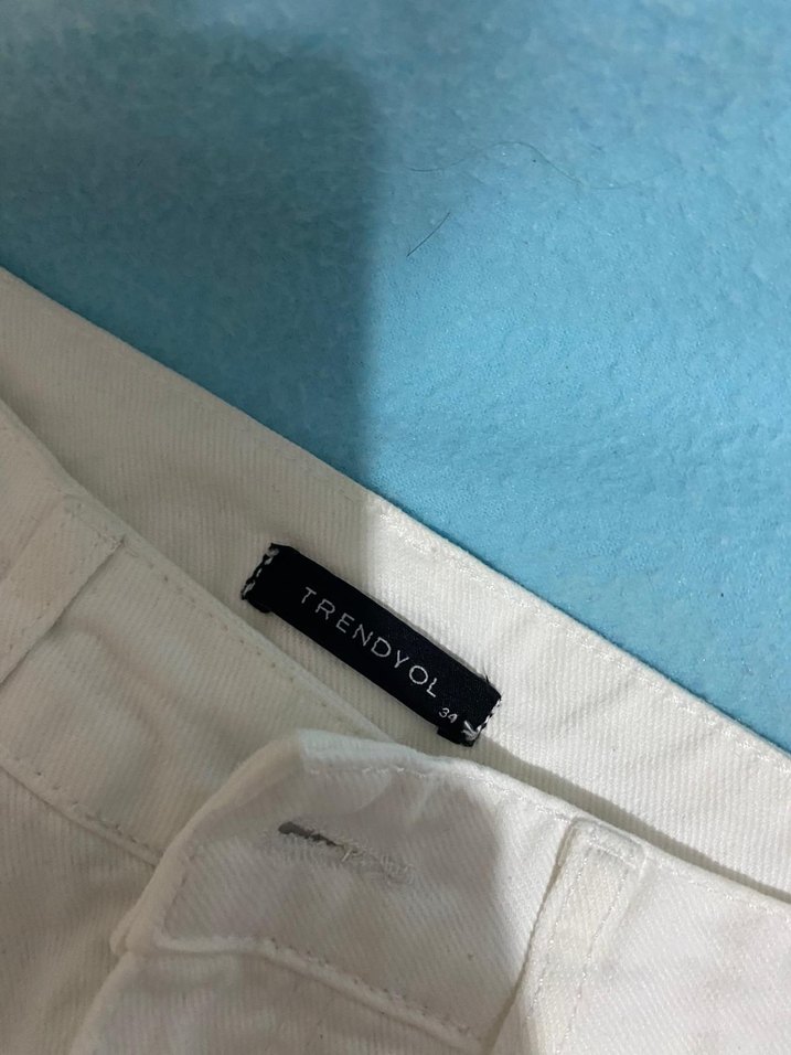 Beyaz Rahat Kesim  Kot Pantolon - Görsel 3