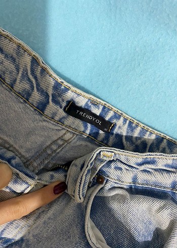 Gri Renkli Bağcıklı Yırtık Detaylı Denim Jean - Görsel 2
