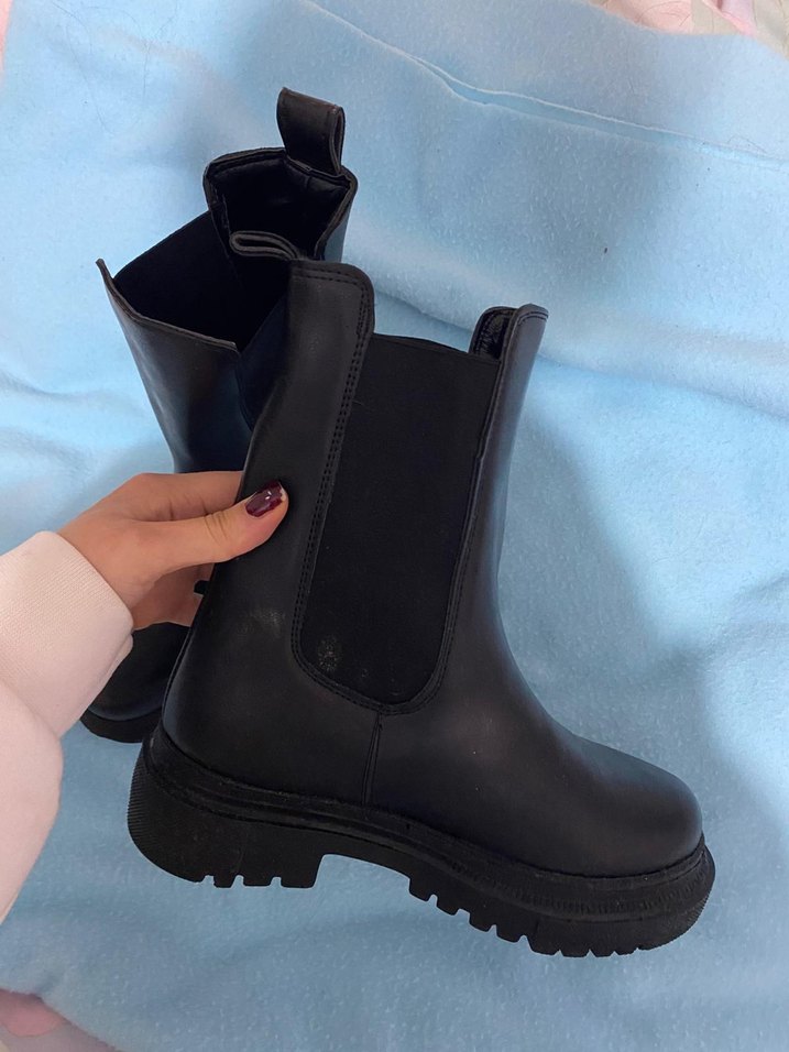 Tokalı Siyah Lastik Topuklu Kadın Bot - Görsel 2