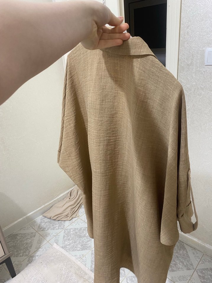 Bej Keten Düğmeli V Yaka Kadın Gömlek - Görsel 3