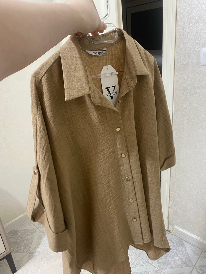 Bej Keten Düğmeli V Yaka Kadın Gömlek - Görsel 2