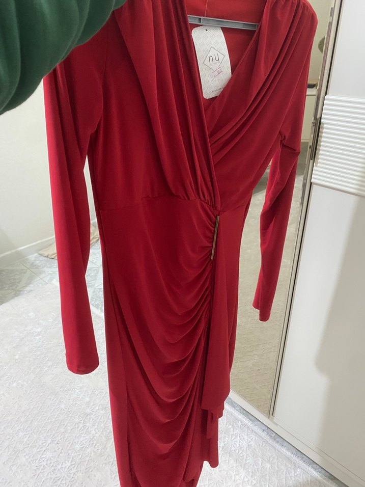 Kırmızı V Yaka Drapeli Midi Elbise - Görsel 2