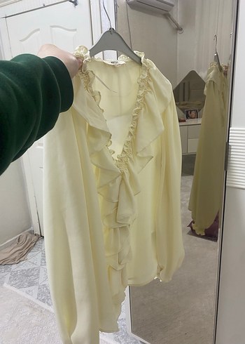 V Yaka Fırfırlı Beyaz Kadın Gömlek - Görsel 2