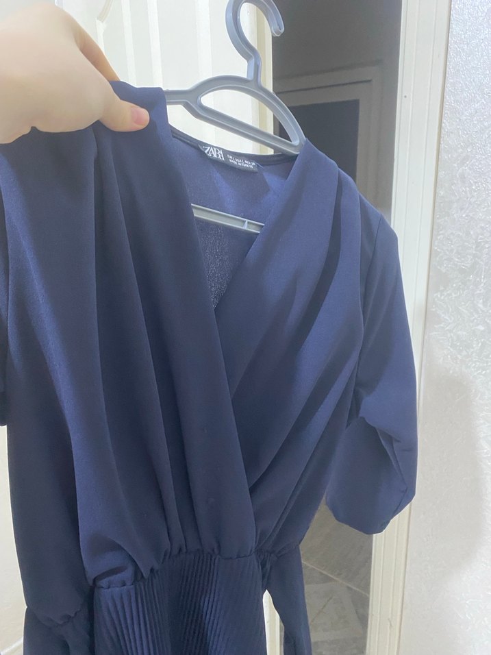 Zara Lacivert V Yakalı elbise - Görsel 4