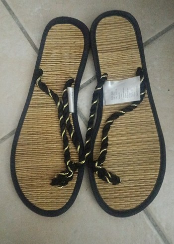 Kahverengi Elastik Bantlı Kadın Terlik - Görsel 2