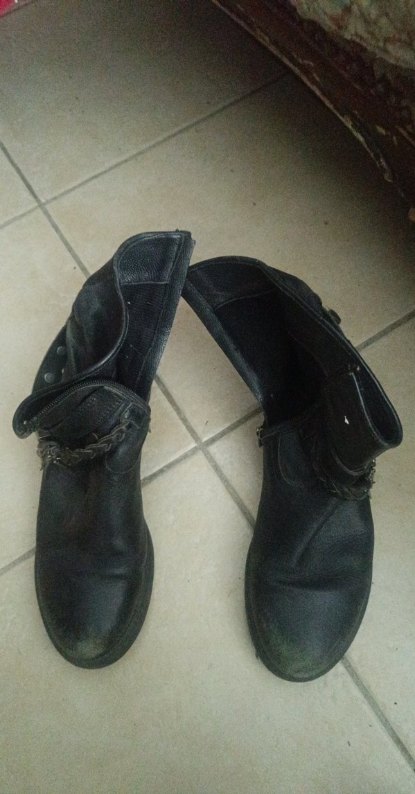 Zincir Detaylı Siyah Deri Rock Punk Kadın Bot - Görsel 2