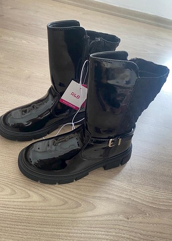 Siyah Rugan Tokalı Kadın Bot - Görsel 2