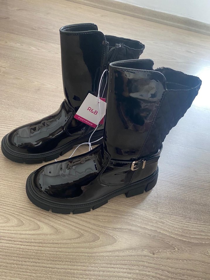 Siyah Rugan Tokalı Kadın Bot - Görsel 2