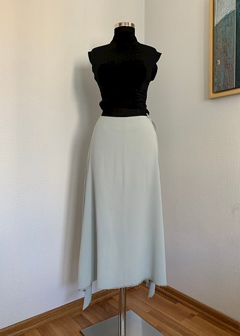 Asimetrik Yırtmaçlı Etek - Görsel 3