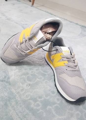 Sarı Gri Bağcıklı unisex Spor Ayakkabı
Markası KAJILA - Görsel 2