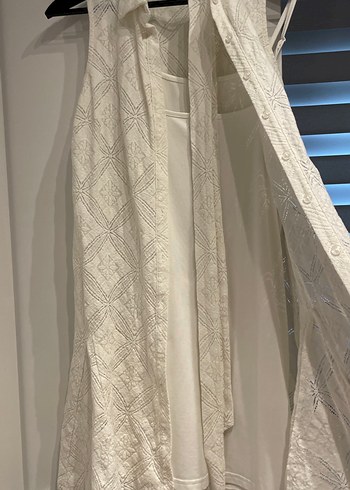 Nakışlı V-Yaka Kolsuz Mini Elbise - Görsel 3