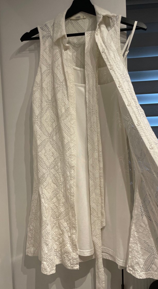 Nakışlı V-Yaka Kolsuz Mini Elbise - Görsel 3