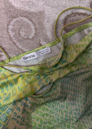 Bershka Yeşil Yılan Desenli Crop - Görsel 2