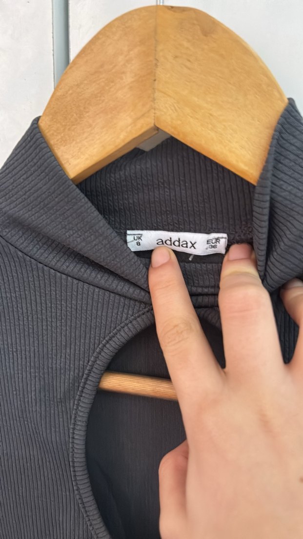 Dekolteli Crop - Görsel 2