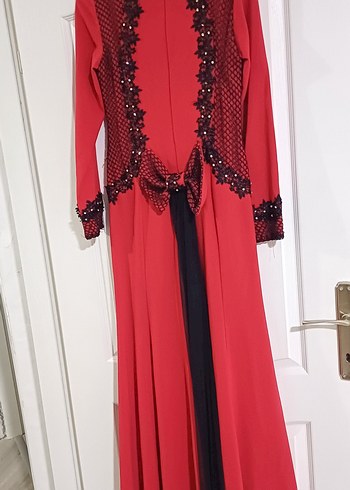 Kırmızı İşlemeli Uzun Kollu Abiye Elbise - Görsel 2