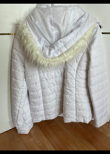 Düğmeli Beyaz Kadın Mont - Görsel 4