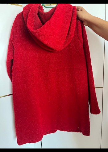 Kapüşonlu kırmızı düğmeli kaban - Görsel 5