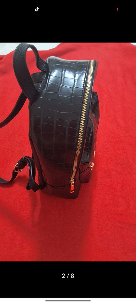 Derimod Siyah Deri Yılan Desenli Sırt Çantası - Görsel 2