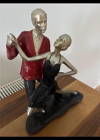 Kırmızı Ceketli Dans Eden Çift Biblolar - Görsel 4