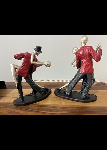 Kırmızı Ceketli Dans Eden Çift Biblolar - Görsel 7