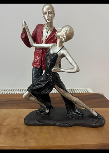 Kırmızı Ceketli Dans Eden Çift Biblolar - Görsel 8