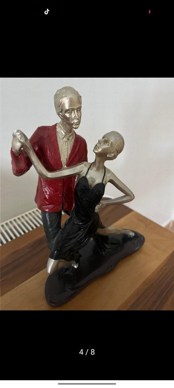 Kırmızı Ceketli Dans Eden Çift Biblolar - Görsel 4